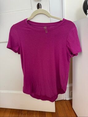 Beyond Yoga Short Sleeve Crewneck Tee in Fuchsia Pink